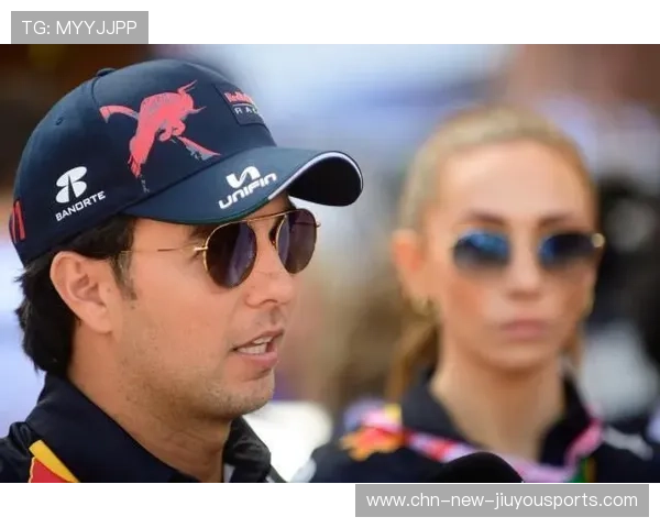 佩雷兹差点与队友相撞