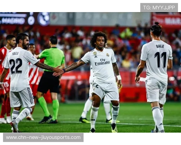 皇马训练场再现名场面，姆巴佩与维尼修斯配合默契满分，姆巴佩皇马青训