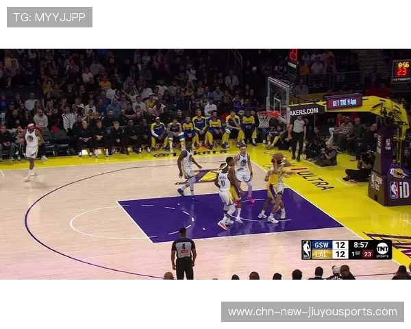 布朗抢下前场篮板补扣,波士顿把强度顶上来